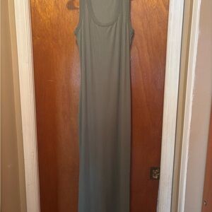 Chic Olive Sleeveless Maxi Dress